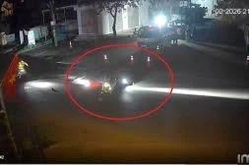 Khống chế thanh niên tông xe vào CSGT khi bị kiểm tra
