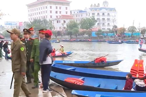 Cảnh báo nguy hiểm khi du xuân bằng thuyền, đò trên sông nước