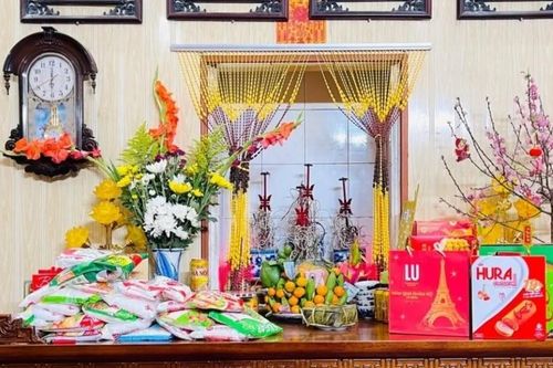 Độc lạ bàn thờ Tết chất đầy đường, mỳ chính ở Hưng Yên