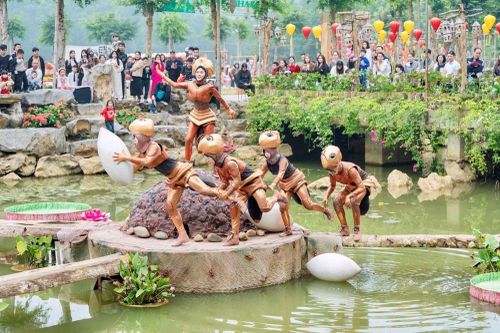 Đa dạng hóa sản phẩm du lịch dịp Tết, Ninh Bình bứt phá