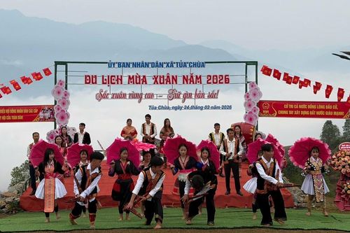 Vui Xuân cùng đồng bào các dân tộc trên cao nguyên đá Tủa Chùa
