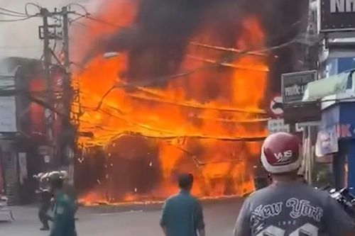 Hỏa hoạn thiêu rụi cửa hàng nội thất tại TP Hồ Chí Minh