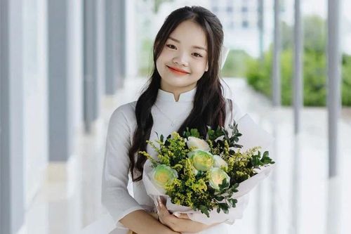 Từ bản nhỏ Cao Bằng đến giảng đường Sư phạm, nữ sinh vùng cao vượt khó để theo đuổi ước mơ đứng lớp