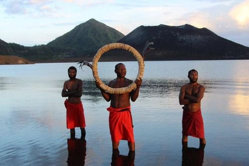 Tộc người dùng vỏ sò làm tiền tệ, sống nhờ một loài cây đặc biệt
