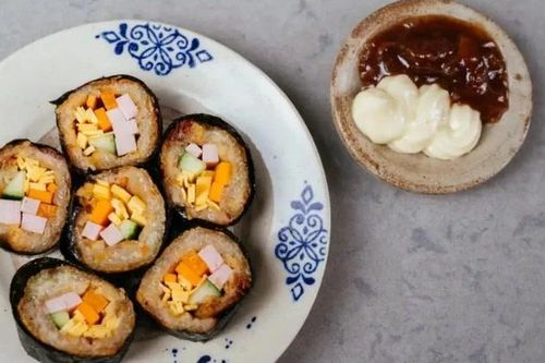 Biến tấu bánh chưng thành kimbap thơm ngon, dễ làm tại nhà