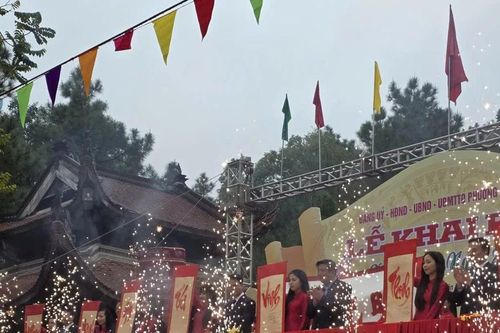 Chủ tịch Hải Phòng khai bút Xuân Bính Ngọ tại đền thờ Chu Văn An