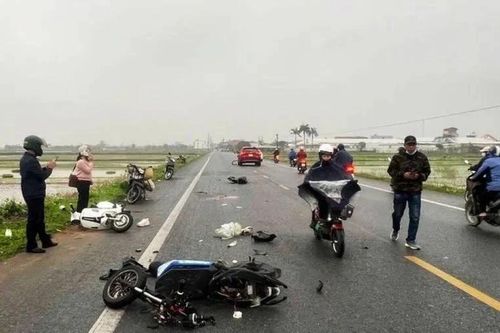 Ô tô va chạm xe máy điện khiến 2 học sinh tử vong ở Hưng Yên