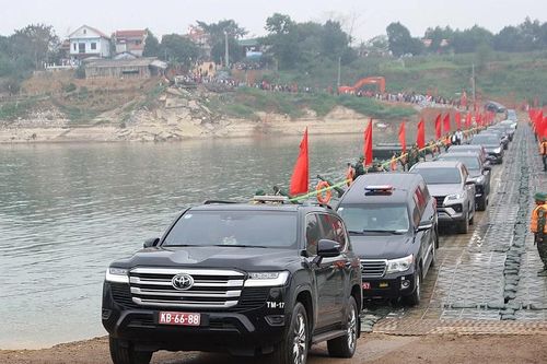 Lắp thêm đốt, cầu phao sông Lô đảm bảo an toàn lưu thông