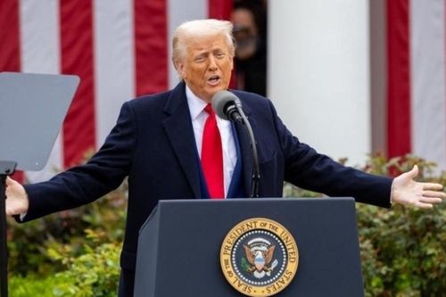 Tổng thống Trump tính áp thuế quan an ninh quốc gia mới