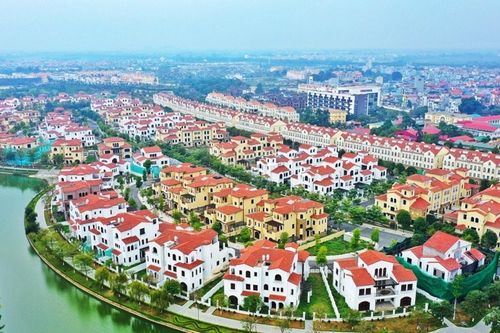 SJ Group (SJS) vay vốn đầu tư Văn La giữa bối cảnh cổ phiếu bị thao túng, hai cá nhân bị phạt 3 tỷ đồng và đình chỉ giao dịch