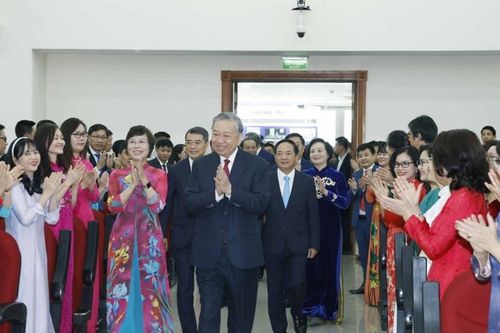 Tổng Bí thư Tô Lâm thăm, chúc Tết Thông tấn xã Việt Nam nhân dịp Xuân Bính Ngọ 2026