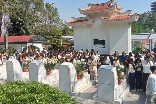 Ngã ba Đồng Lộc: Hành trình về nguồn của hơn 20.000 du khách dịp Tết