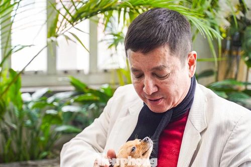 NSƯT Chí Trung: 'Tôi nhiều bệnh, bạn gái lại kém 20 tuổi, tôi không thể ràng buộc'