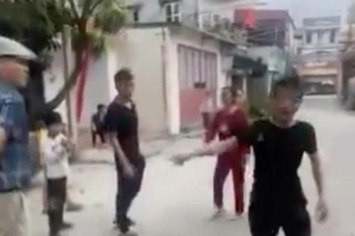 Công an xử lý vụ đòi tiền đỗ ô tô trước cổng chùa Gôi Ninh Bình