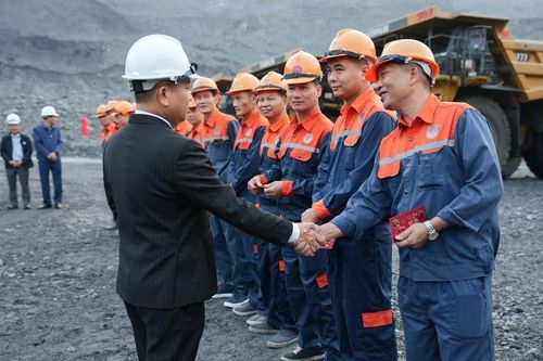 Khí thế sản xuất trên những khai trường than ở Quảng Ninh