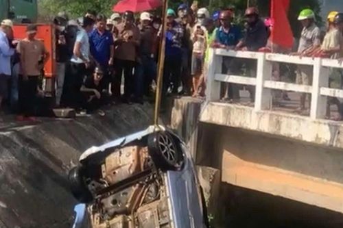 Thông tin mới vụ phát hiện 2 thi thể cùng ô tô dưới kênh ở Gia Lai
