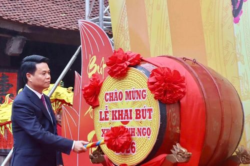 Chủ tịch TP Hải Phòng khởi trống khai bút tại đền thờ Chu Văn An