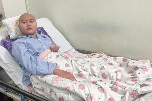 Chồng mất, con gái 14 tuổi mắc ung thư não, mẹ nghèo nghẹn ngào cầu cứu