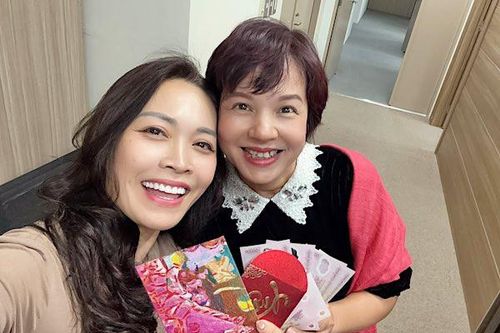 MC Diễm Quỳnh, Anh Tuấn VTV rộn ràng lì xì ngày đi làm đầu năm