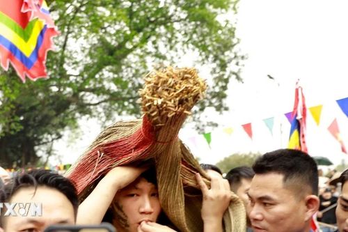 Lễ hội Đúc Bụt 'xé chiếu' cầu lộc đầu xuân ở Phú Thọ