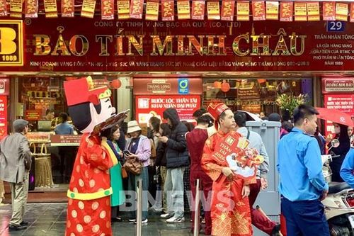 Ngày Vía Thần Tài: Mua vàng nên mang tính tượng trưng, tránh 'đu đỉnh'
