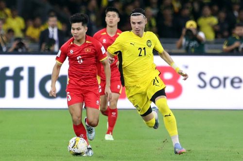 Cơ hội trở lại Top 100 FIFA của ĐT Việt Nam nếu Malaysia bị xử thua; Man Utd nhọc nhằn vượt ải Everton