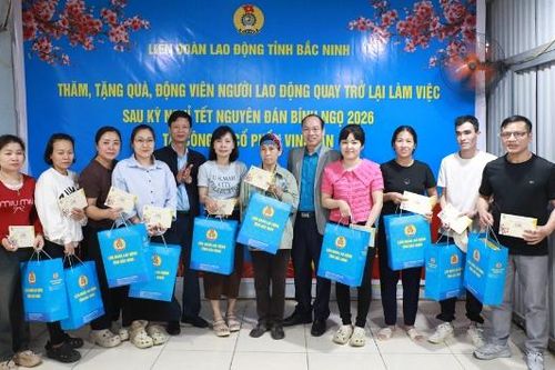 Lãnh đạo Liên đoàn Lao động tỉnh động viên công nhân trở lại làm việc sau Tết Nguyên đán