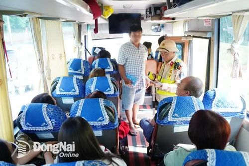 Kiểm tra, xử lý nghiêm xe khách chở quá số người
