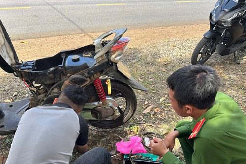 Gia Lai: Nghĩa cử đẹp của cán bộ công an xã giữa đường xuân