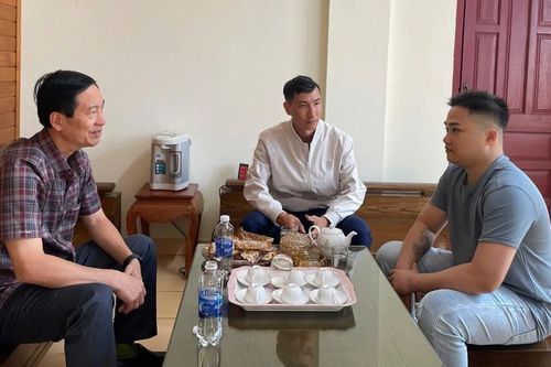 Công an xã Chư Păh vận động thành công đối tượng truy nã ra đầu thú