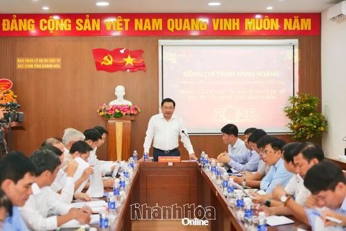 Phó Chủ tịch UBND tỉnh Trịnh Minh Hoàng làm việc với Ban Quản lý Dự án Đầu tư xây dựng tỉnh