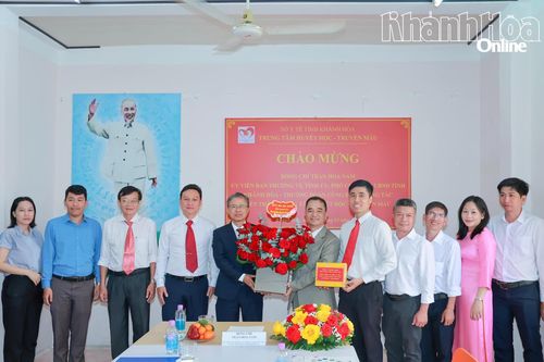 Phó Chủ tịch UBND tỉnh Trần Hòa Nam thăm các cơ sở y tế nhân kỷ niệm Ngày Thầy thuốc Việt Nam