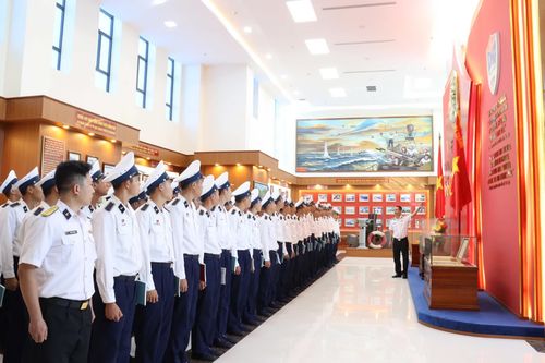 Học viện Hải quân: Giáo dục truyền thống, bồi dưỡng phương pháp học tập cho 200 học viên