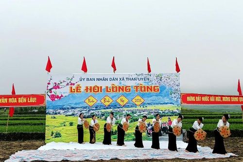 Than Uyên tổ chức Lễ hội Lùng Tùng