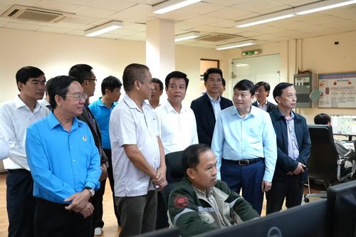 Đồng chí Chủ tịch UBND tỉnh thăm, kiểm tra tình hình sản xuất, kinh doanh đầu năm