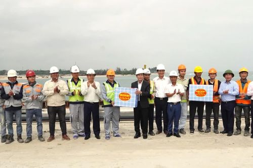Đồng chí Bí thư Tỉnh ủy thăm, kiểm tra tình hình triển khai dự án Khu bến cảng Mỹ Thủy