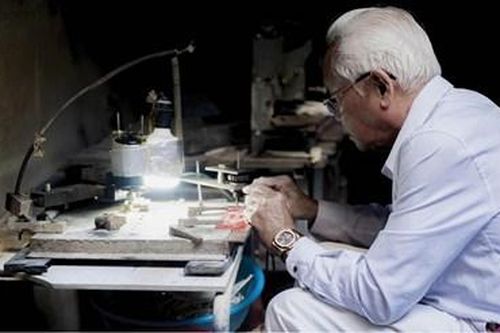Người giữ lửa xăm hường Huế