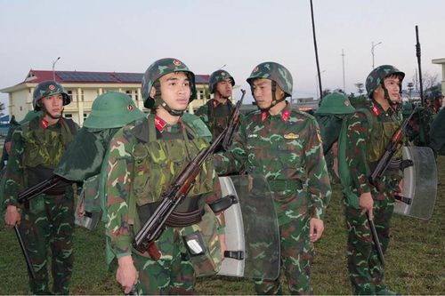Lính trinh sát 'Vui xuân mới không quên nhiệm vụ'
