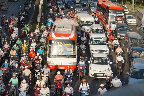Bí quyết lái xe đi xa dịp Tết để tránh ùn tắc