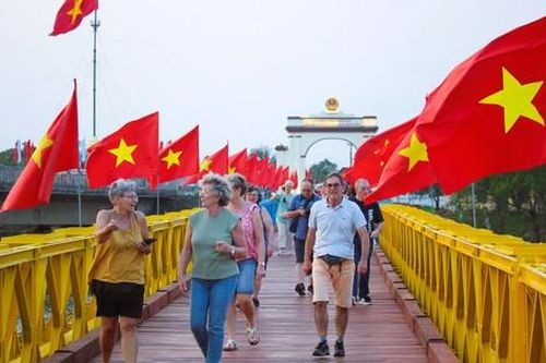 Khu di tích quốc gia đặc biệt Đôi bờ Hiền Lương - Bến Hải nhộn nhịp khách tham quan