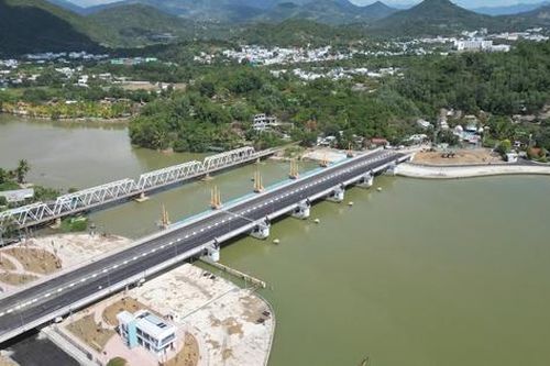 Cận cảnh đập ngăn mặn kết hợp giao thông trên sông Cái Nha Trang sắp cán đích