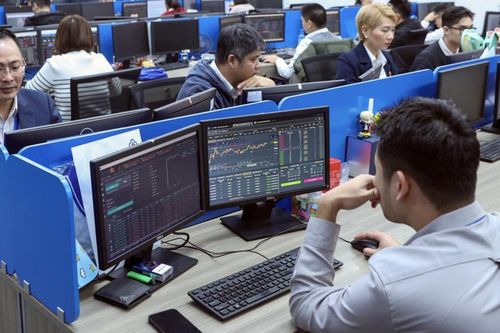 Nhịp vận động nhiều tầng của dòng vốn trước bước ngoặt nâng hạng