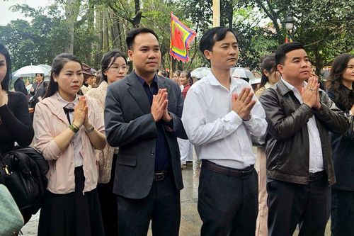 Dâng hương Quốc Mẫu Tây Thiên - Hoạt động đầu Xuân của Viện Nghiên cứu Văn hóa và Phát triển và Tạp chí điện tử Văn hóa và Phát triển