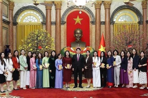 Chủ tịch nước Lương Cường gặp mặt đầu Xuân với cán bộ Văn phòng Chủ tịch nước