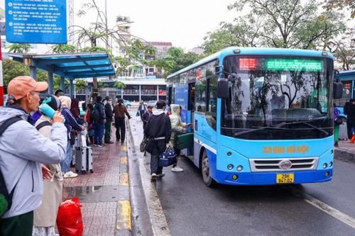 Hà Nội: Hơn 361.000 hành khách sử dụng xe buýt di chuyển trong dịp Tết