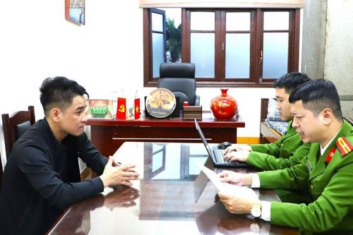 'Con bạc' Trần Văn Hoàn ra đầu thú