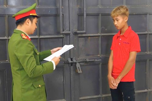 Khởi tố 2 thanh thiếu niên cướp giật tài sản của học sinh