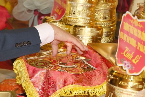 Về đền thờ thầy giáo Chu Văn An - 'Vạn thế sư biểu' ở Hải Phòng xin chữ đầu năm