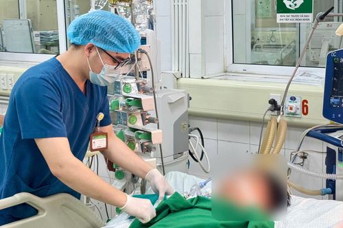 20 năm 'mở mắt ra là uống rượu', người đàn ông nôn 1 lít máu, suýt mất mạng