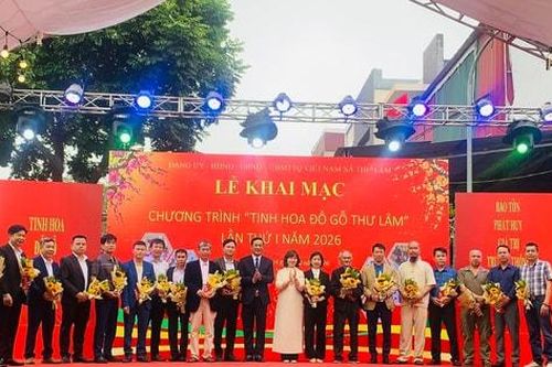 Khai mạc Chương trình 'Tinh hoa đồ gỗ Thư Lâm' lần thứ I